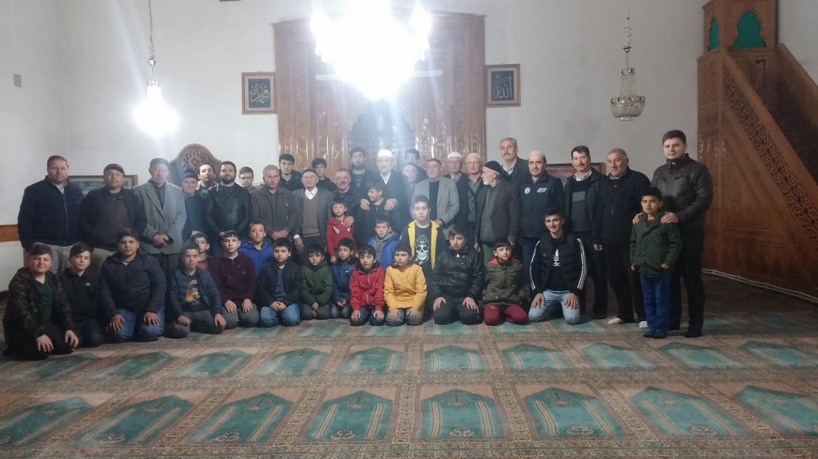 Okul Müdürümüz Murat ÖNDER Talebeleriyle ve Kızılcaköyü Cemaatiyle Sabah Namazı Buluşmalarına Devam Ediyor