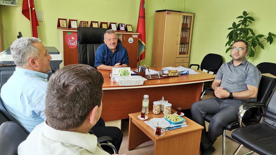 Bugün Gümüşhacıköy Müftülüğü Gençlik Koordinatörlüğü Okul Müdürümüz Murat ÖNDER'i Makamında Ziyaret Etti
