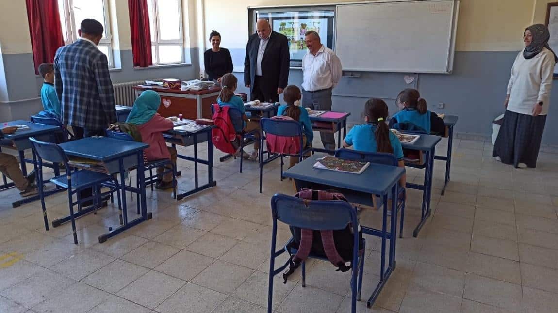 Gümüşhacıköy Milli Eğitim Müdürü Ercan GÜLTEKİN, Bugün Okulumuzda Bir Dizi İncelemelerde Bulundu