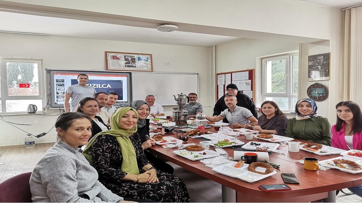 Bu Yıl Aramıza Katılan Öğretmen Arkadaşlarımızla İlk Kaynaşma Kahvaltımızı Yaptık