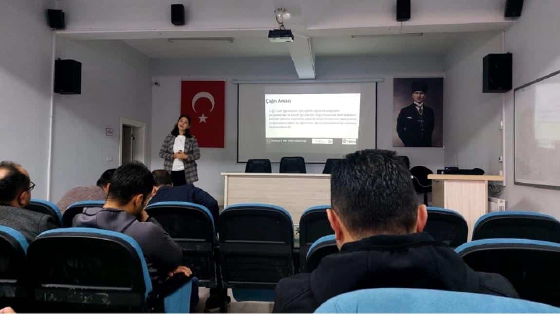 Okulumuz Proje Kurulunda Görev Yapan Öğretmenlerimiz TÜBİTAK 4006 Bilim Fuarları Destekleme Programının Eğitim Toplantısına Katıldılar